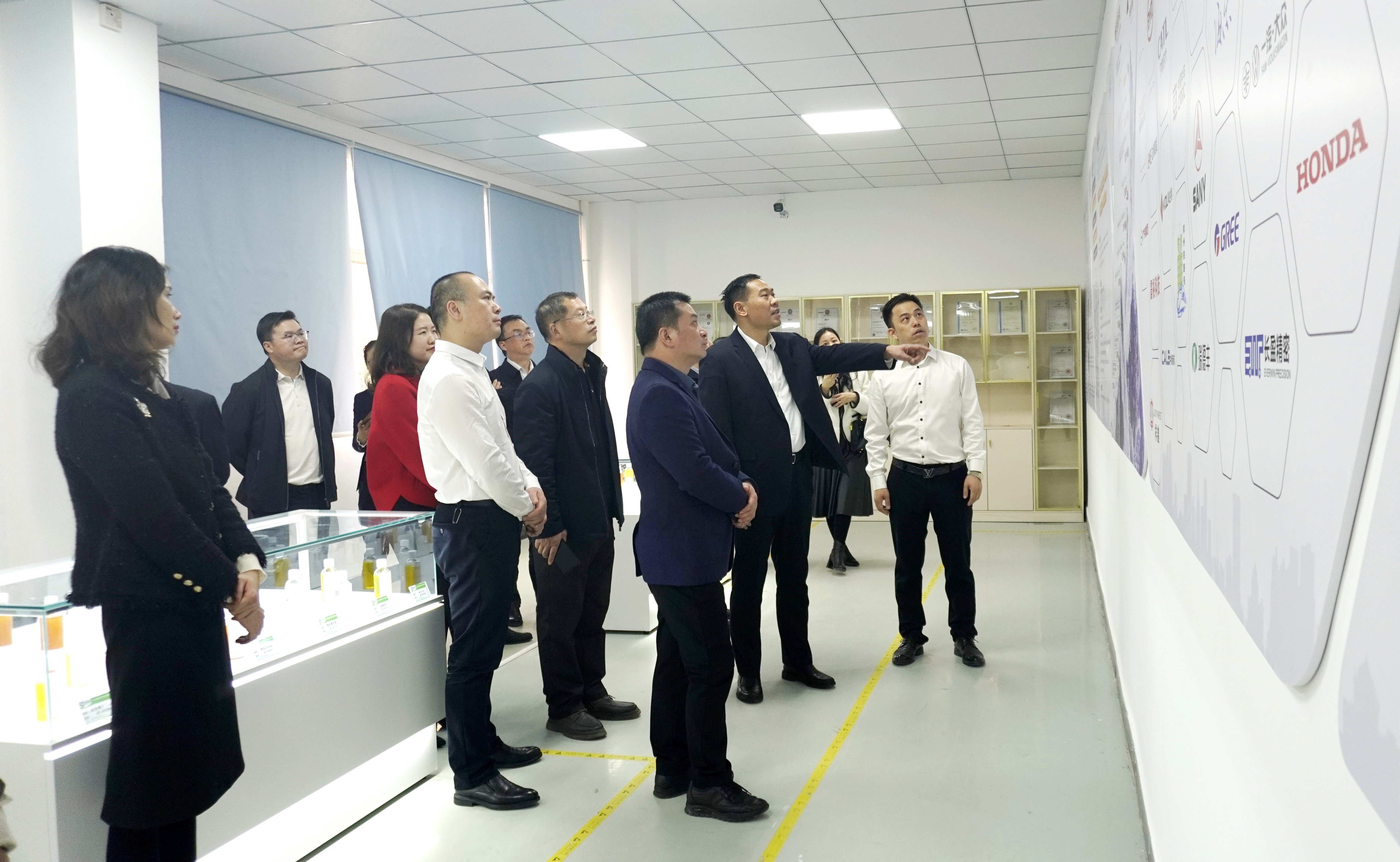 8b86265bce67dc68f60ddf003c0e03a8.jpg 8b86265bce67dc68f60ddf003c0e03a8.jpg